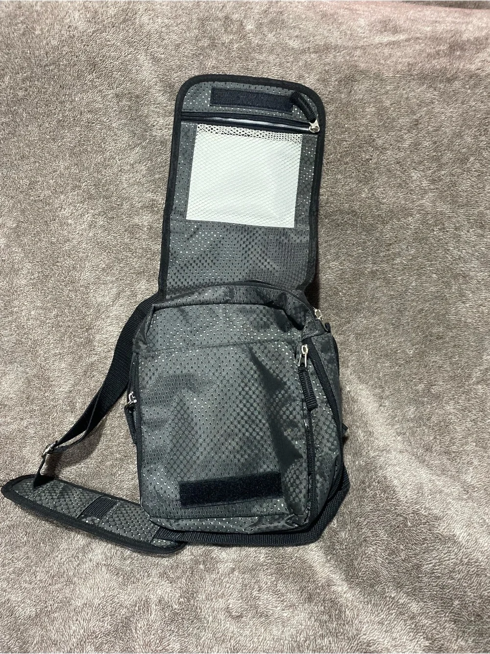HEYS Travel Mate V3 Crossbody Utility Bag Green Expandable w/ Passport Holder
